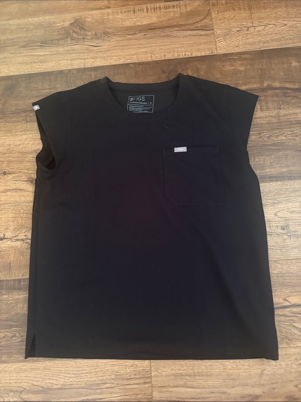 Figs Women's Black Pocket scrub top medium